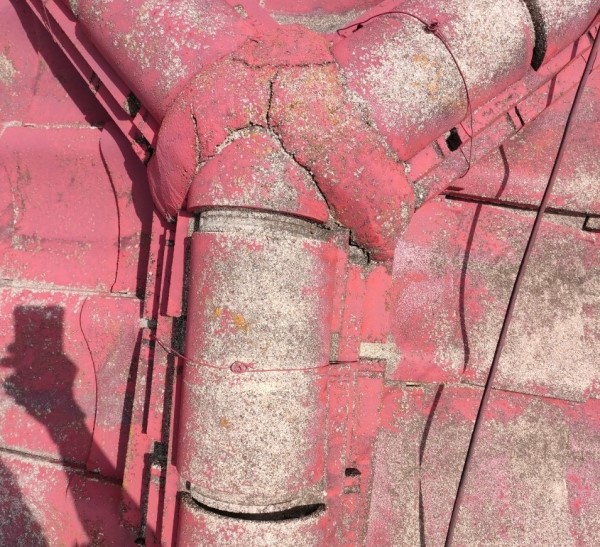 棟瓦がズレている　地震の影響